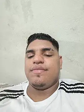 Snapshot of Boy_zi chatting on July 2026 12:03:01 AM Boy zi online show from July 2026 12:03:01 AM