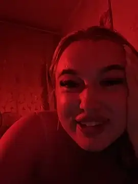 lyalyalii online show from June 2026 06:28:01 PM