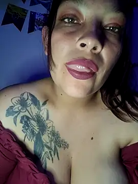 Snapshot of CurvyMilen chatting on July 2026 11:18:01 PM CurvyMilen online show from July 2026 11:18:01 PM