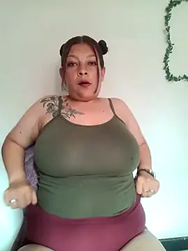 Snapshot of CurvyMilen chatting on July 2026 08:12:02 PM CurvyMilen online show from July 2026 08:12:02 PM