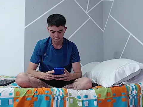 Zac Efront online show from July 2026 08:33:01 PM