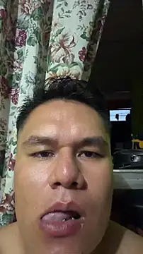 Snapshot of LatinoLeones chatting on June 2026 01:44:02 AM LatinoLeones online show from June 2026 01:44:02 AM