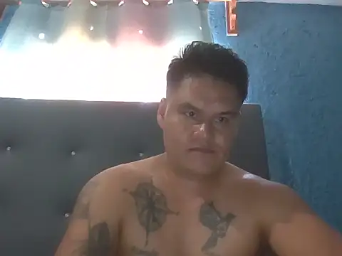 Snapshot of LatinoLeones chatting on June 2026 10:21:02 PM LatinoLeones online show from June 2026 10:21:02 PM