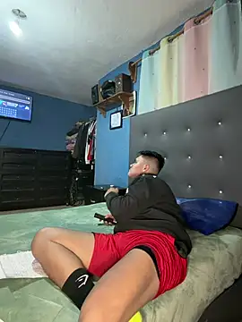 Snapshot of LatinoLeones chatting on July 2026 02:04:02 AM LatinoLeones online show from July 2026 02:04:02 AM