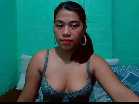 LynsKaye online show from July 2026 08:45:01 PM