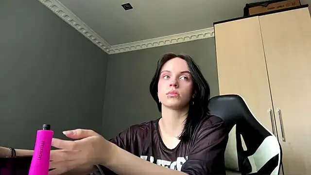Snapshot of martinienjoyer chatting on July 2026 08:43:02 AM martinienjoyer online show from July 2026 08:43:02 AM