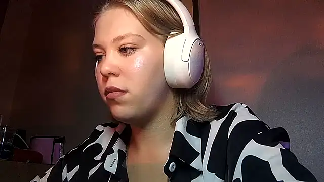 Snapshot of MarylnKrammes chatting on June 2026 11:20:01 AM MarylnKrammes online show from June 2026 11:20:01 AM