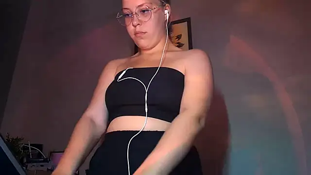 Snapshot of MarylnKrammes chatting on July 2026 11:38:01 AM MarylnKrammes online show from July 2026 11:38:01 AM
