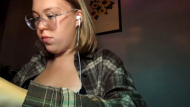 Snapshot of MarylnKrammes chatting on July 2026 03:03:02 PM MarylnKrammes online show from July 2026 03:03:02 PM