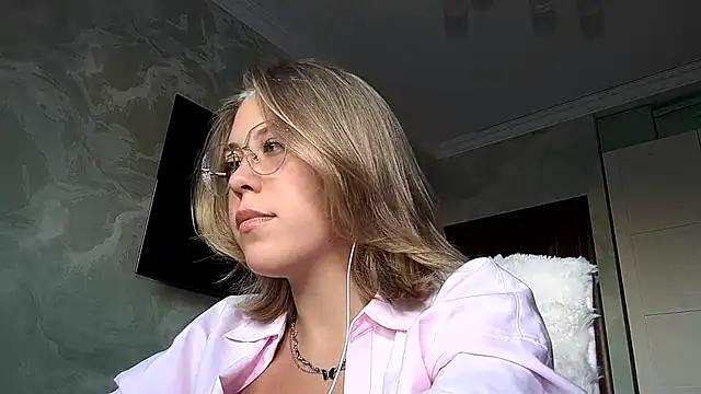Snapshot of MarylnKrammes chatting on July 2026 05:50:02 PM MarylnKrammes online show from July 2026 05:50:02 PM