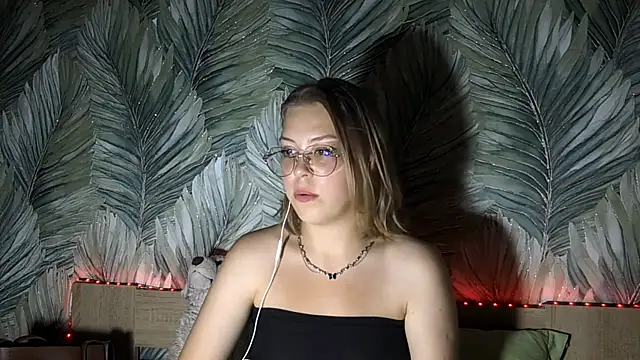 Snapshot of MarylnKrammes chatting on July 2026 05:48:02 PM MarylnKrammes online show from July 2026 05:48:02 PM