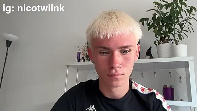 twiinknico online show from July 2026 12:09:01 PM