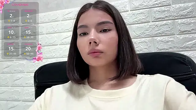 HolliMalory online show from July 2026 09:11:01 PM