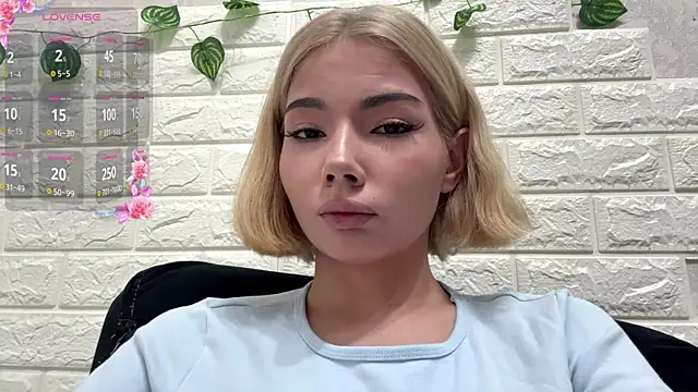 HolliMalory online show from July 2026 07:12:02 PM