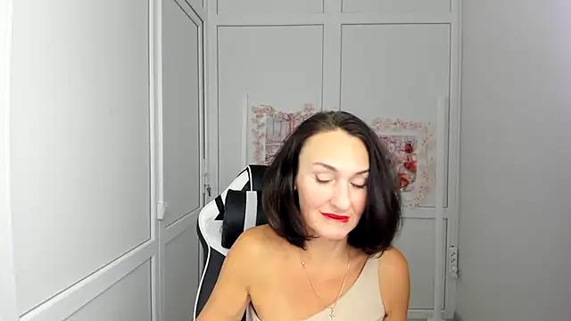 OliviaKateee online show from July 2026 12:21:02 PM