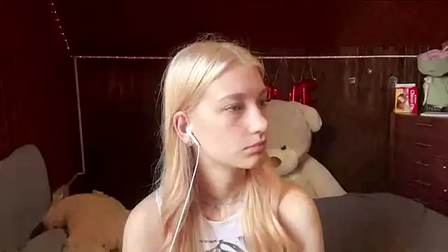 Snapshot of GlyndaMccannon chatting on July 2026 08:11:02 AM GlyndaMccannon online show from July 2026 08:11:02 AM