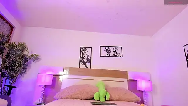 sophia duarte  online show from July 2026 12:09:01 PM