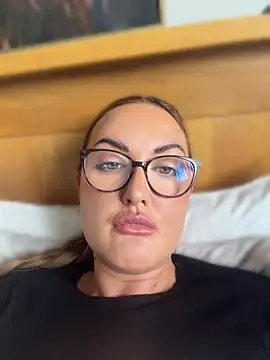 Crystal xox online show from July 2026 01:30:01 PM