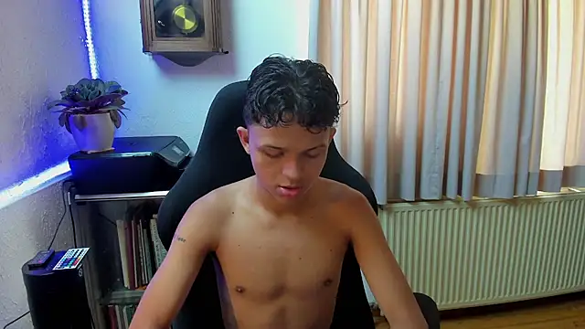 carlos 00foxx online show from June 2026 01:00:02 PM