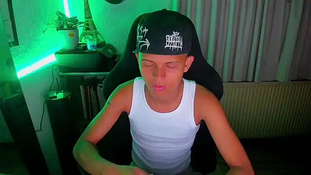 carlos 00foxx online show from July 2026 03:00:02 AM