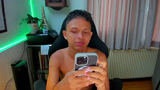 carlos 00foxx online show from July 2026 04:05:01 AM