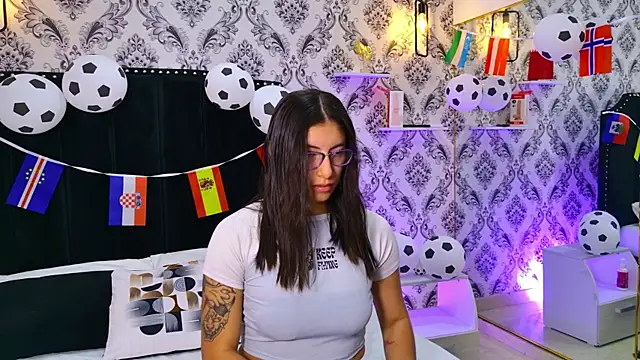 Lia Nigth online show from July 2026 12:44:01 PM