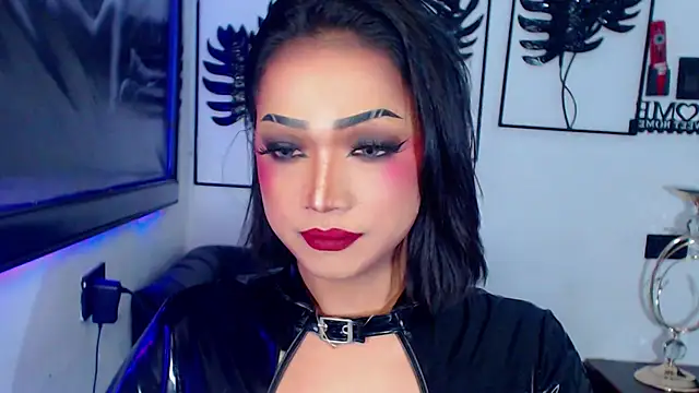 QueenOfHypnisist online show from July 2026 05:48:02 PM