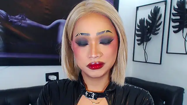QueenOfHypnisist online show from July 2026 07:17:02 PM