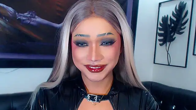 QueenOfHypnisist online show from July 2026 06:32:02 PM