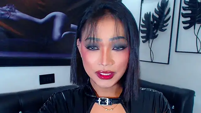 QueenOfHypnisist online show from July 2026 05:27:01 PM