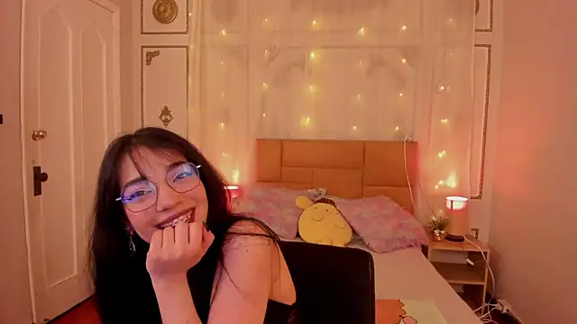 EmaLittle online show from July 2026 03:31:02 AM