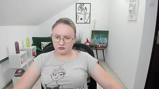 IrenneBates online show from July 2026 09:58:02 AM