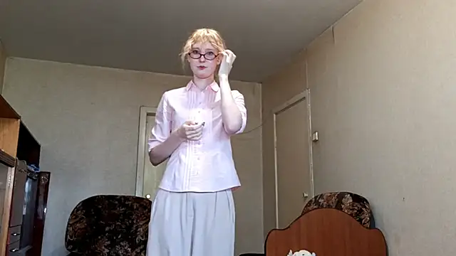 CuteLittleAngel online show from June 2026 12:22:01 PM