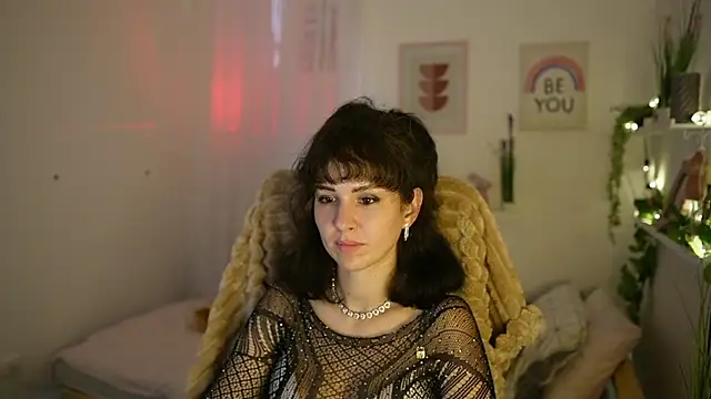 Daisy Lowe online show from July 2026 02:13:01 PM