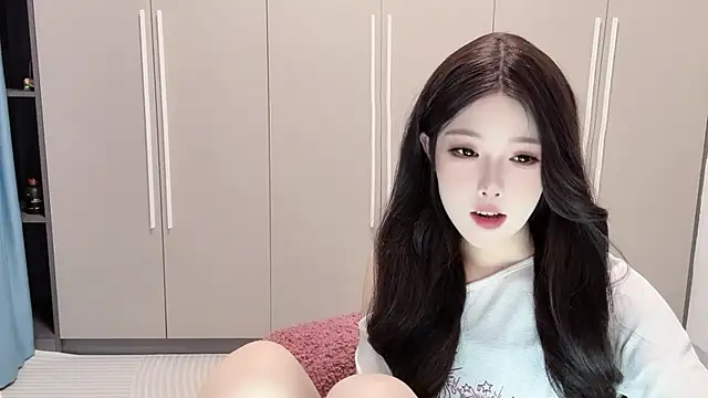 QOiio online show from July 2026 01:32:02 AM