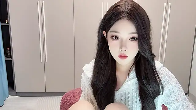 QOiio online show from July 2026 02:02:01 AM