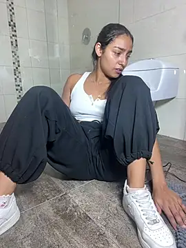 mialuxuryyx online show from July 2026 03:14:01 PM