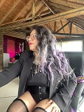 Snapshot of Purplemaggie_queen chatting on July 2026 07:44:01 PM Purplemaggie queen online show from July 2026 07:44:01 PM