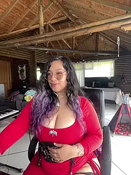 Snapshot of Purplemaggie_queen chatting on July 2026 03:11:01 PM Purplemaggie queen online show from July 2026 03:11:01 PM