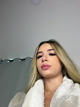Lola-Blondie online show from July 2026 01:37:02 PM