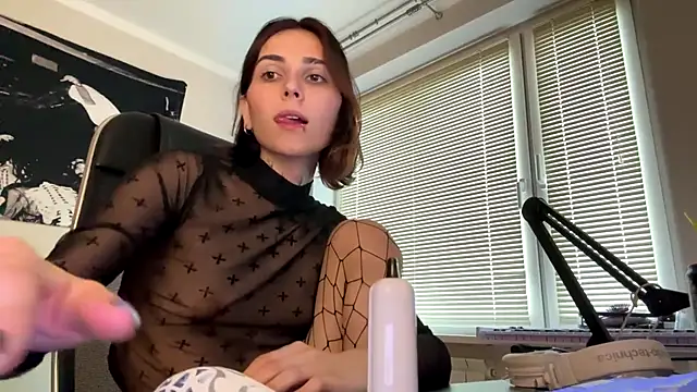 VivianGlow online show from July 2026 04:16:02 PM