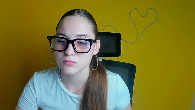 Holly Mooon  online show from July 2026 11:12:02 AM