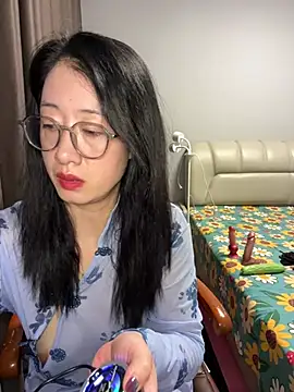weiwei103 online show from July 2026 01:45:02 PM