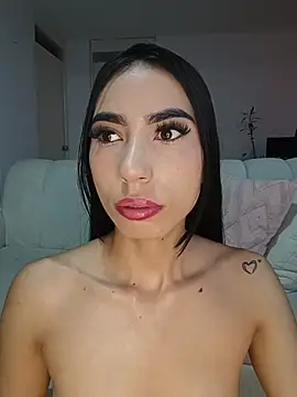 Halliesturner online show from July 2026 02:01:02 PM