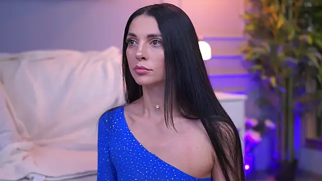 Snapshot of EllyLynne chatting on July 2026 07:05:01 PM EllyLynne online show from July 2026 07:05:01 PM