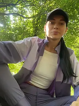 Snapshot of EllyLynne chatting on July 2026 05:49:01 AM EllyLynne online show from July 2026 05:49:01 AM