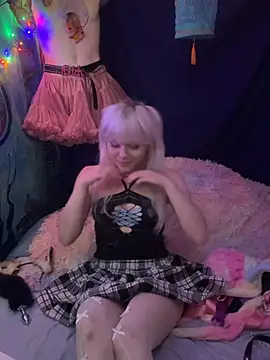 Snapshot of LilyMintyx chatting on July 2026 10:23:01 PM LilyMintyx online show from July 2026 10:23:01 PM