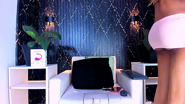 StefanyVillarreal  online show from July 2026 08:00:01 PM