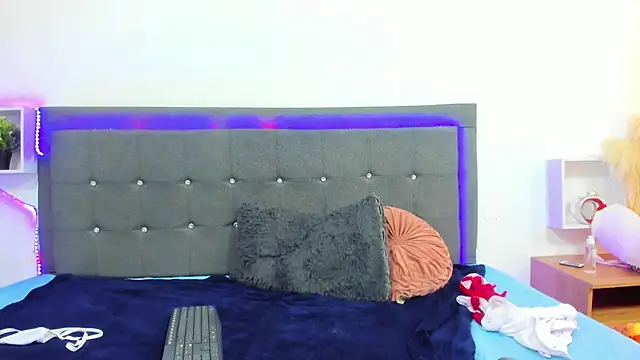Lil Aurora  online show from July 2026 04:39:33 PM