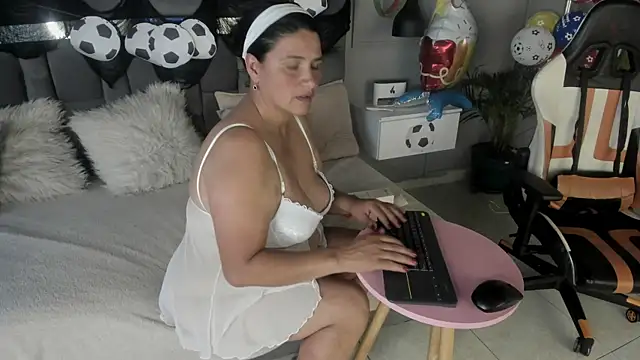 Martina Milff online show from July 2026 08:24:02 PM